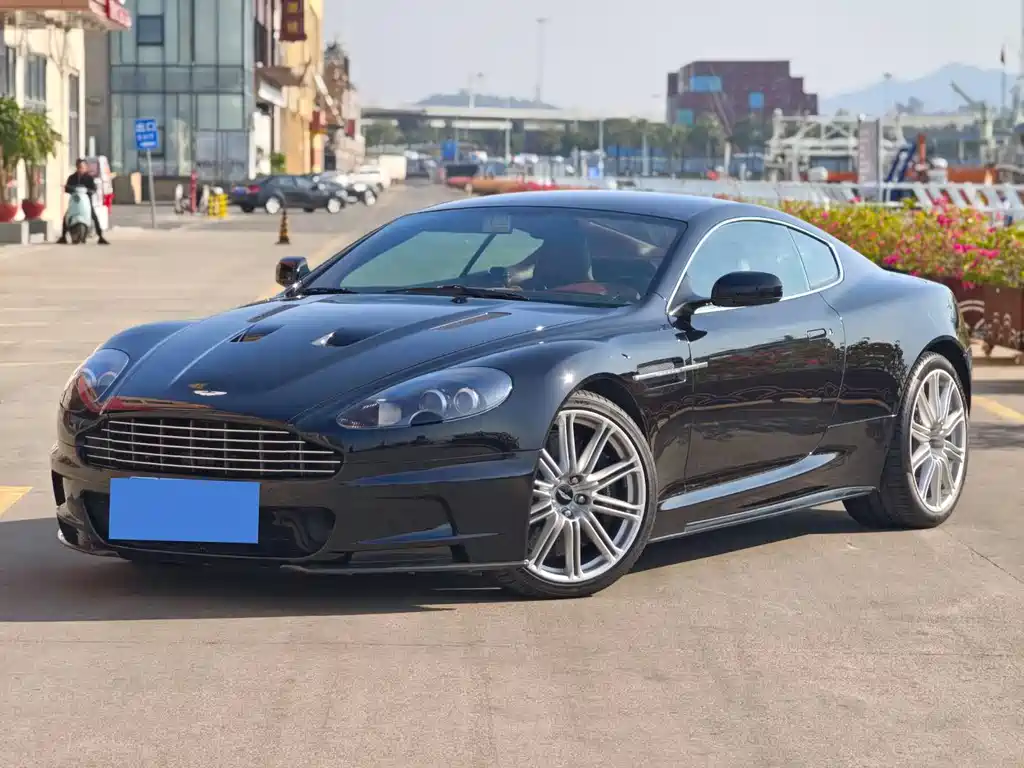 Aston Martin DBS 2010 — фото 1