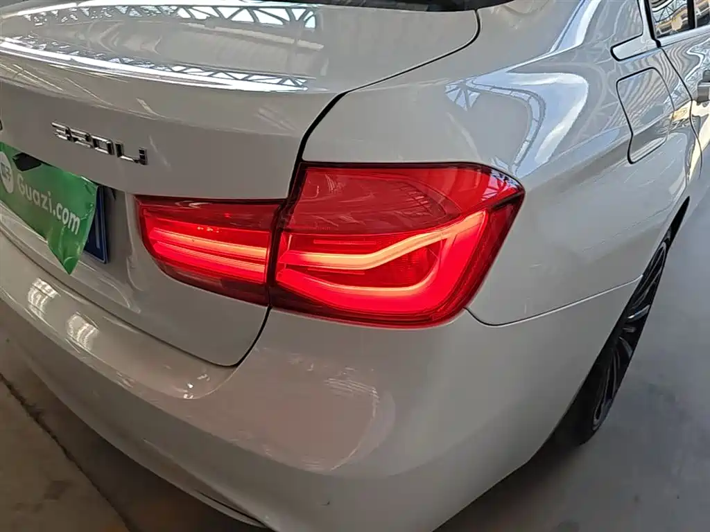 BMW 3 Series 2018 — фото 8
