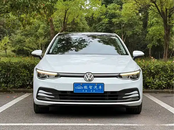 Volkswagen Golf 2025