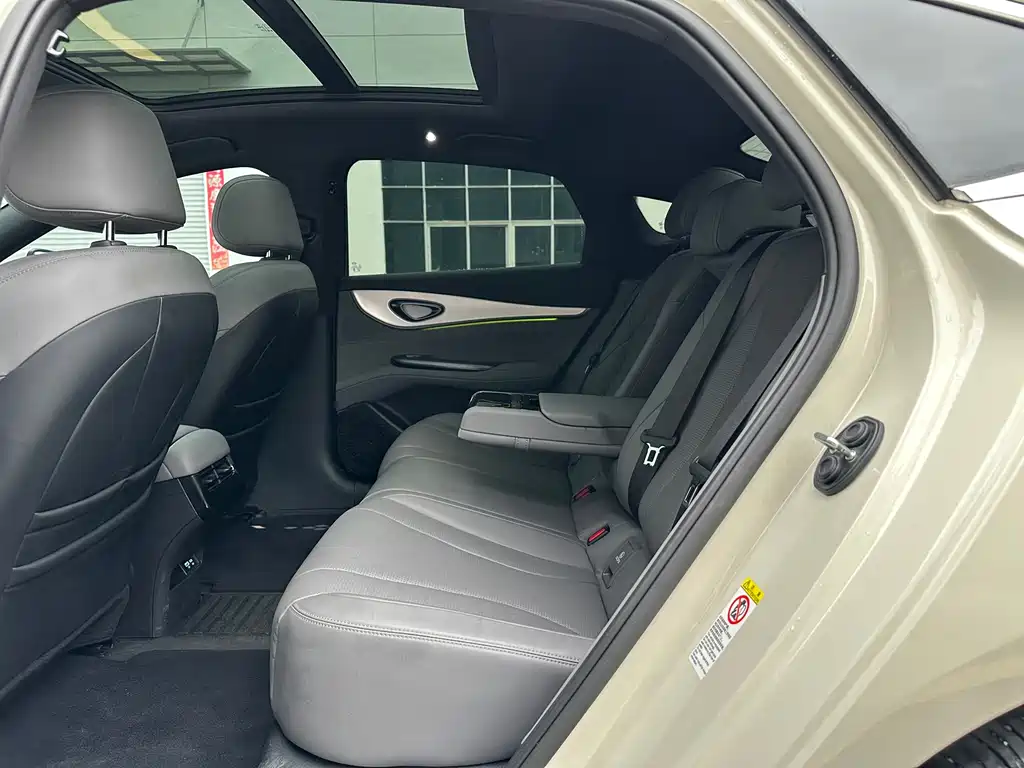 BYD Seal 07 DM-i 2025 — фото 8