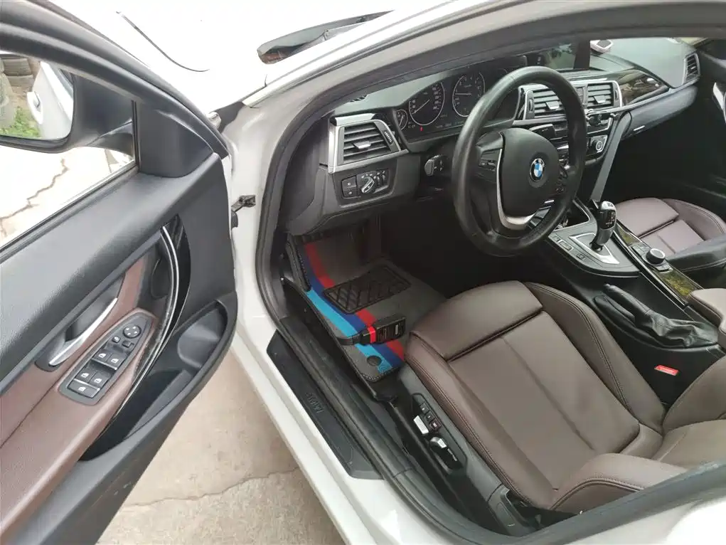 BMW 3 Series 2018 — фото 16