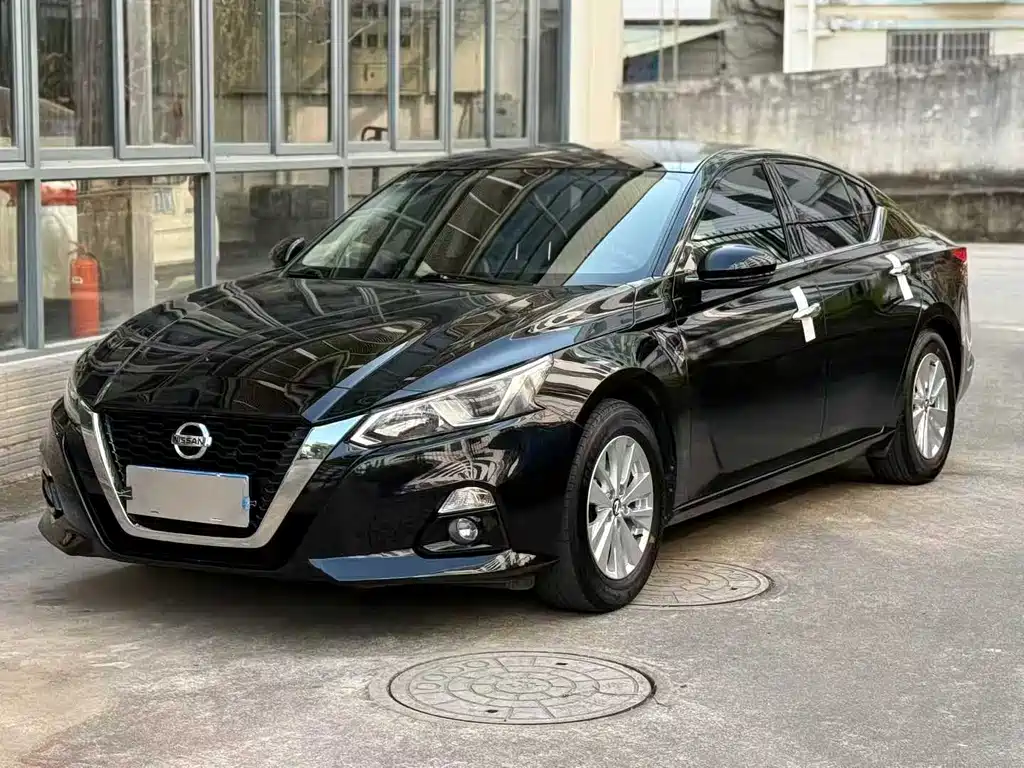Nissan Teana 2022 — фото 1