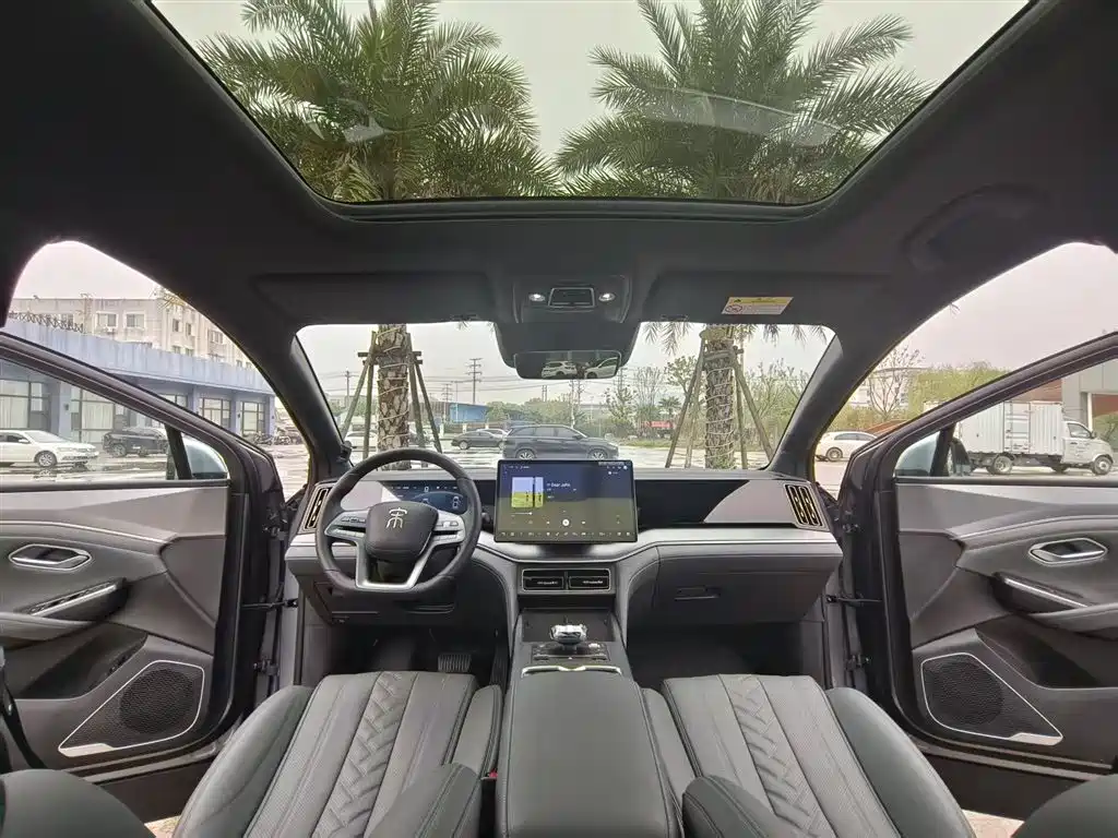 BYD L DM-i 2025 — фото 10