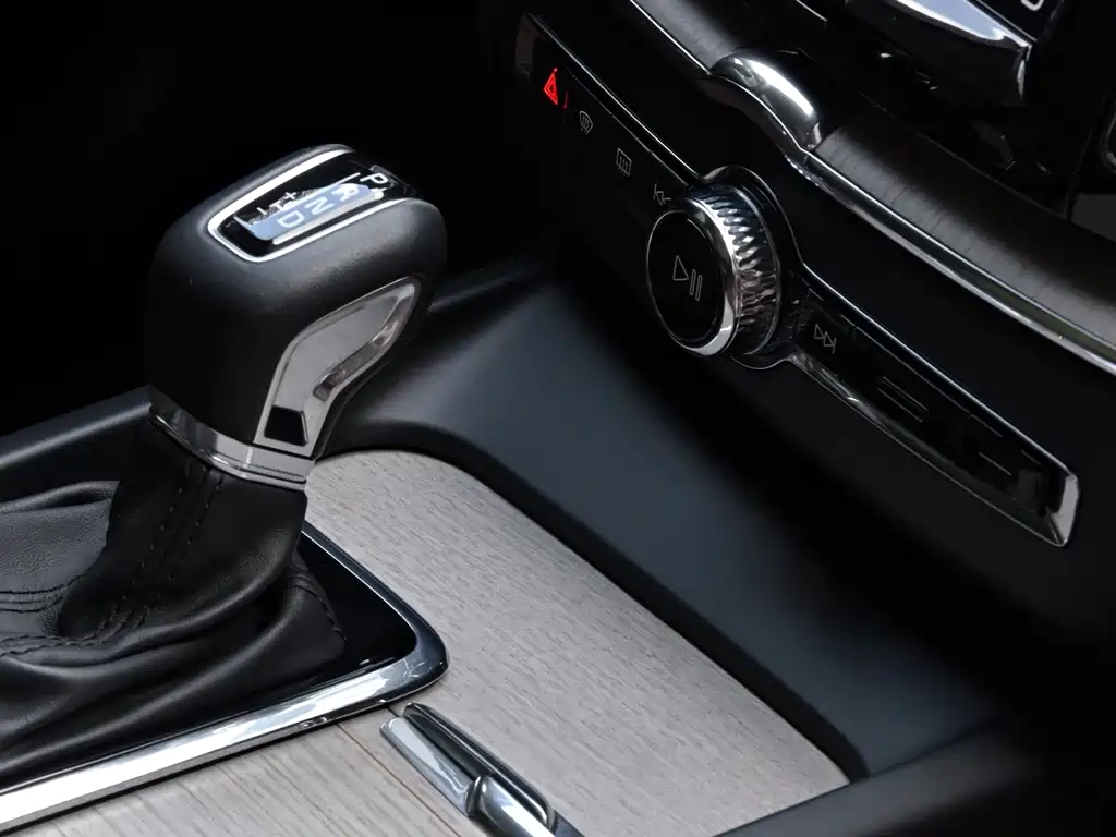 Volvo XC60 2020 — фото 28