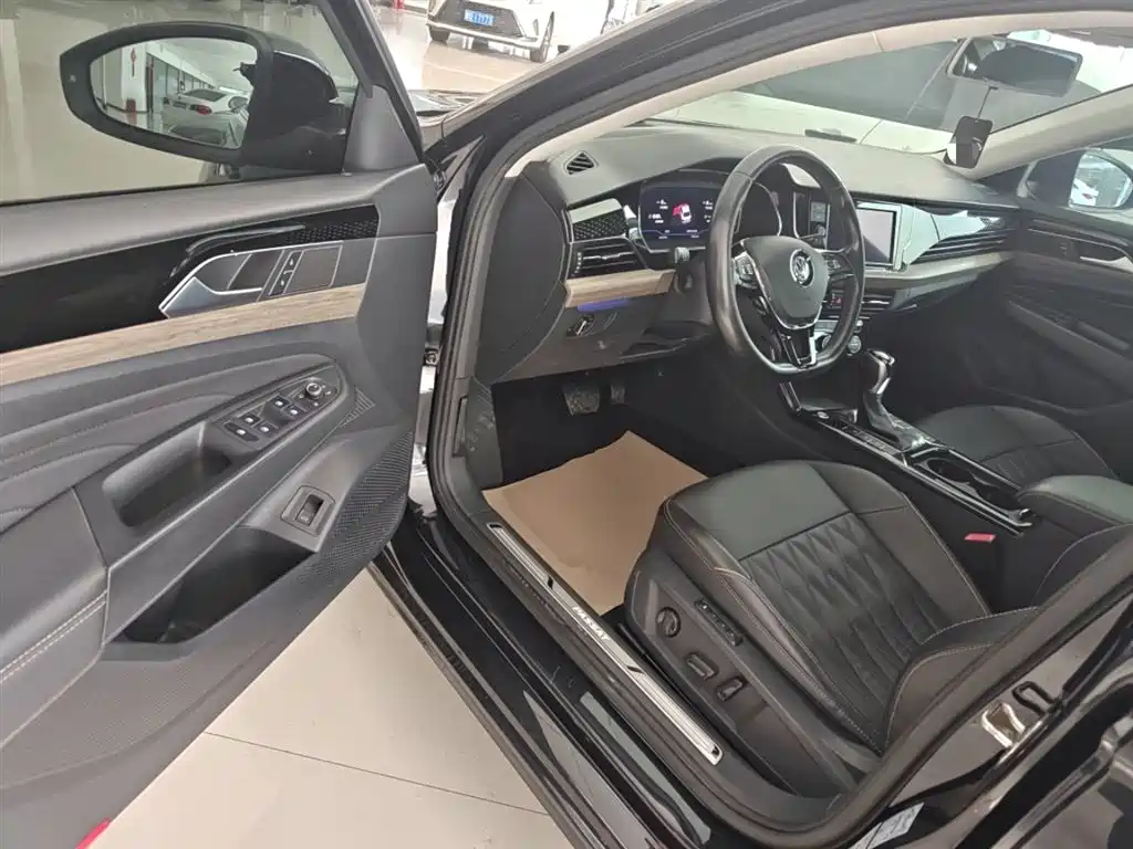Volkswagen Passat 2019 — фото 16