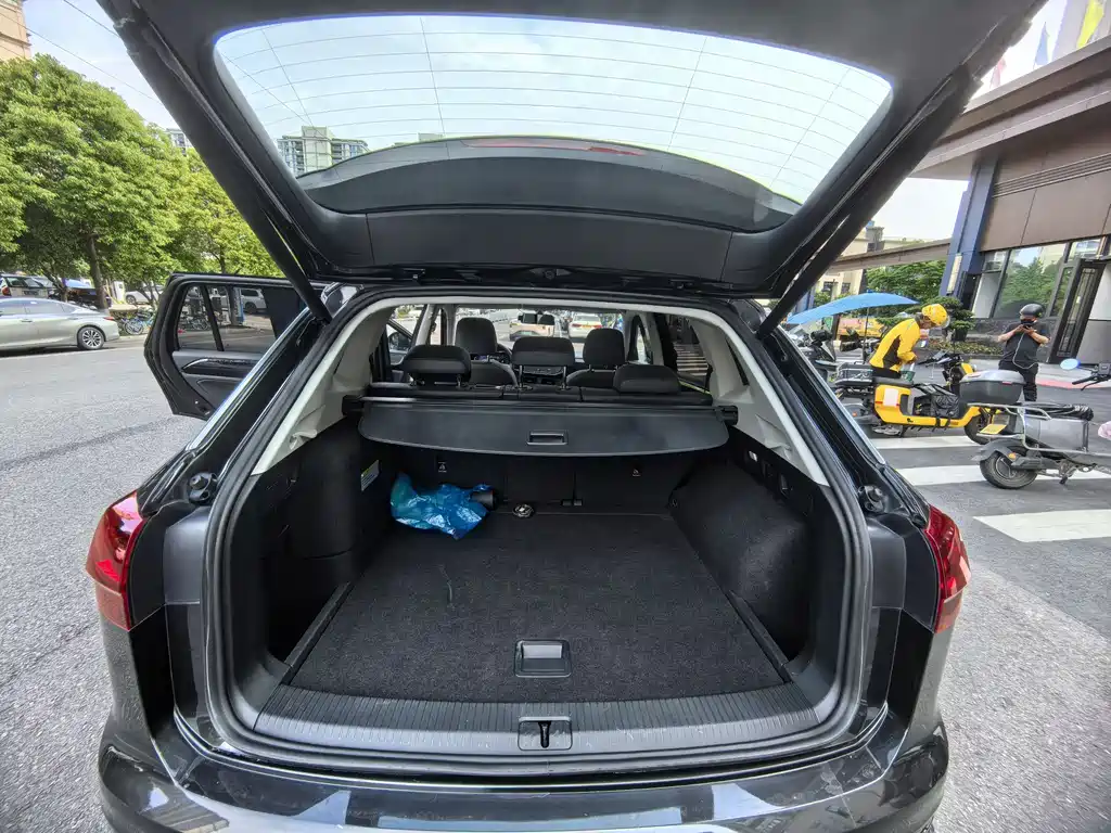 Volkswagen GTE PHEV 2023 — фото 11