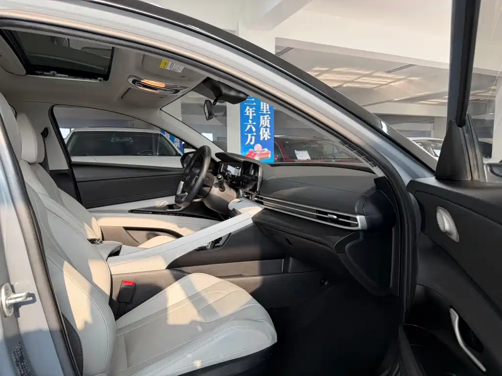 Hyundai Elantra 2022 — фото 15
