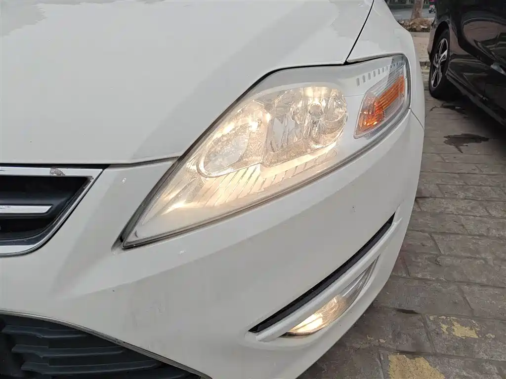 Ford Mondeo 2015 — фото 18