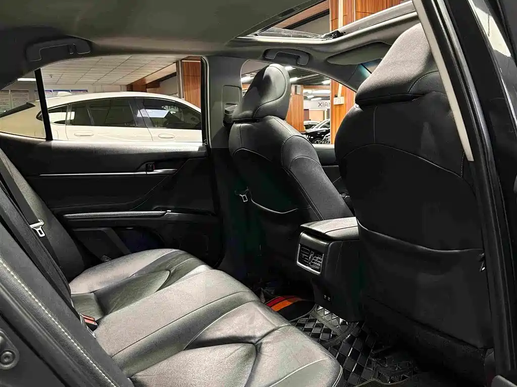 Toyota Camry 2022 — фото 20