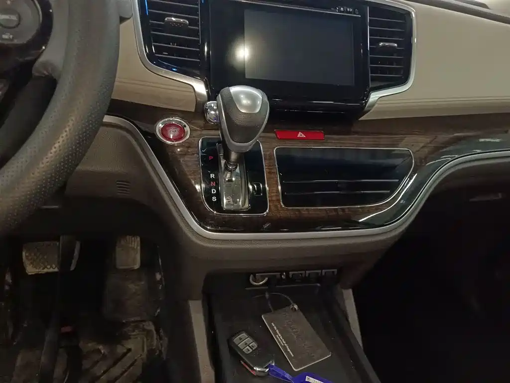 Honda Odyssey 2015 — фото 10