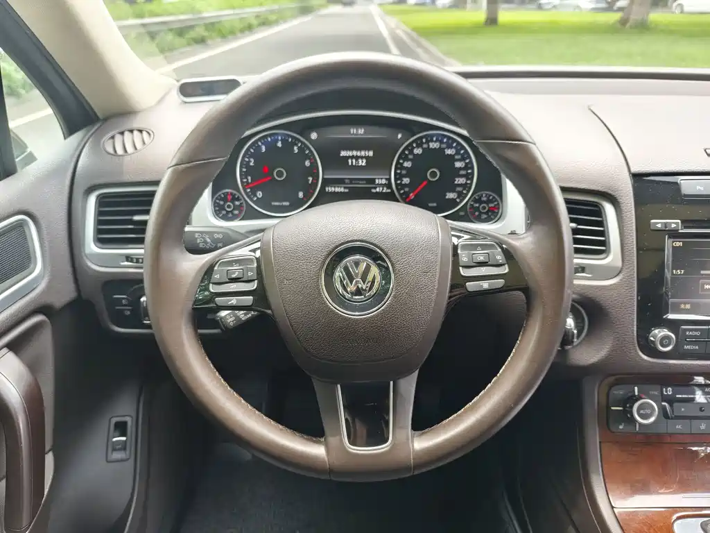 Volkswagen Touareg 2016 — фото 10