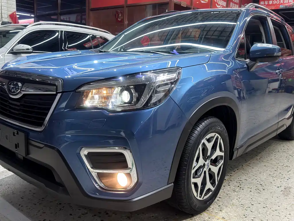 Subaru Forester 2022 — фото 1
