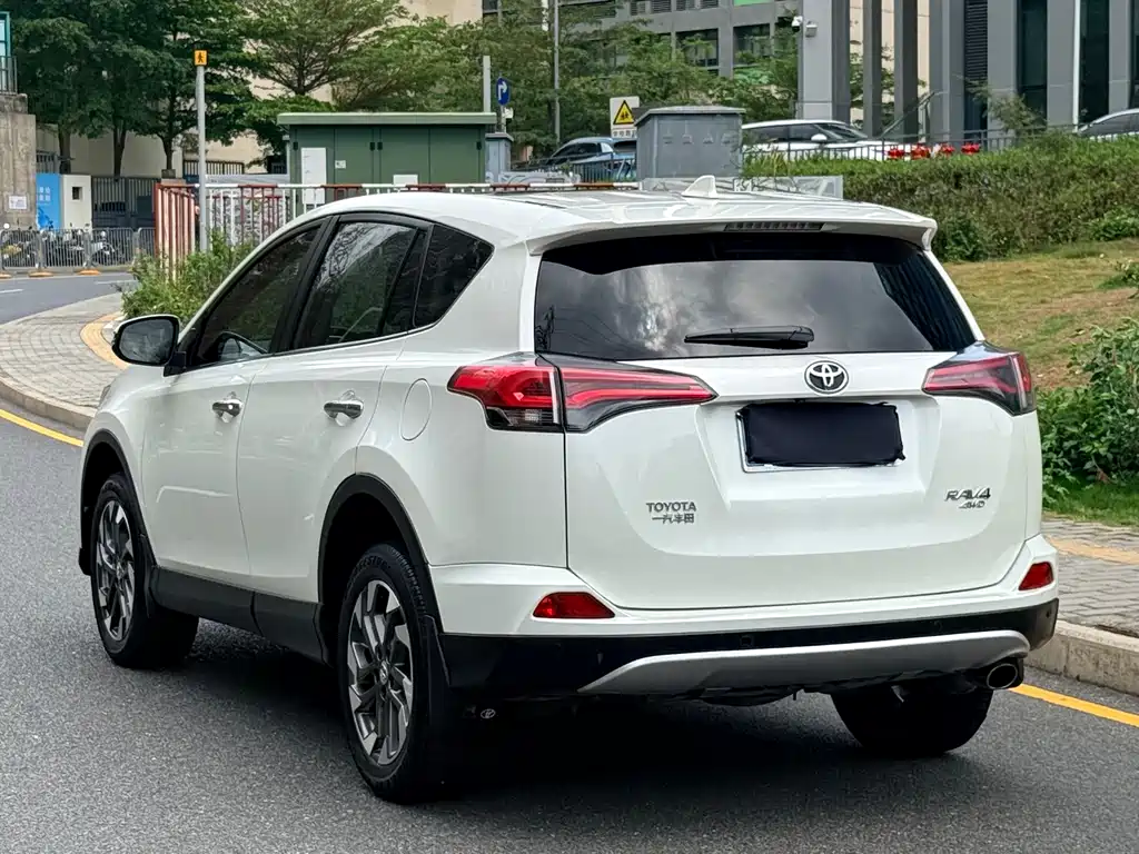 Toyota RAV4 2017 — фото 4