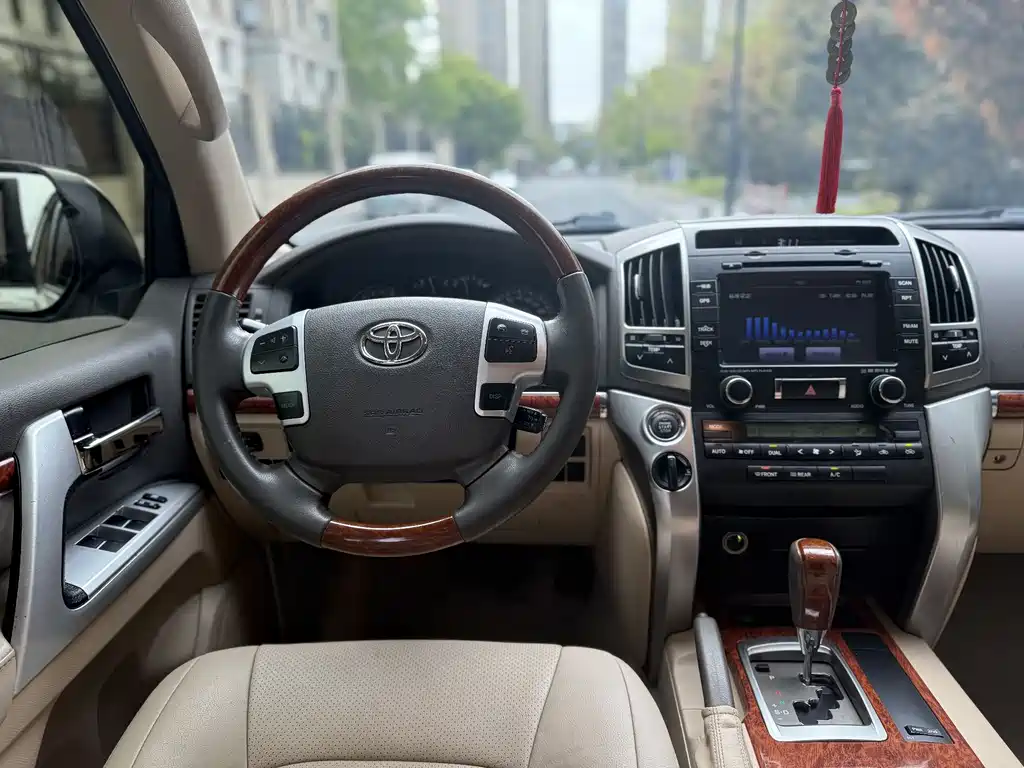 Toyota Land Cruiser 2016 — фото 12