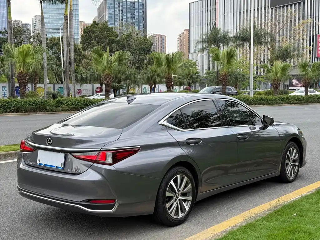 Lexus ES 2021