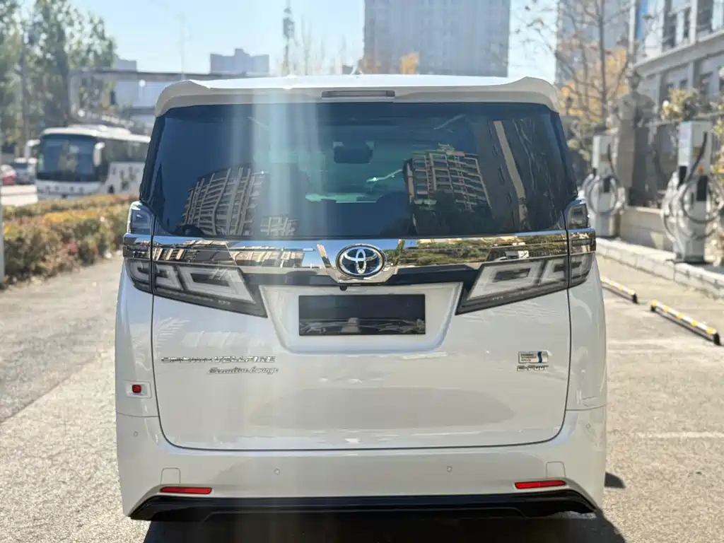 Toyota Vellfire 2022 — фото 12