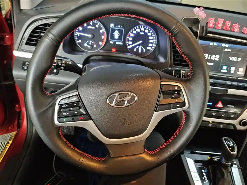 Hyundai Elantra 2018 — фото 11