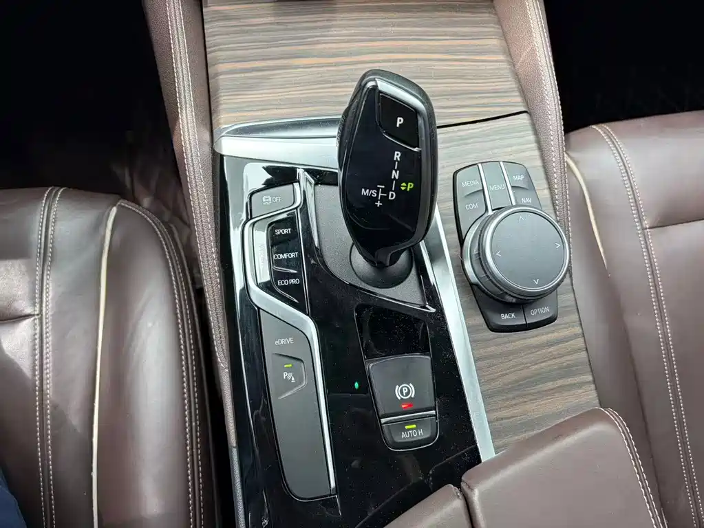 BMW 5 Series New Energy 2019 — фото 12