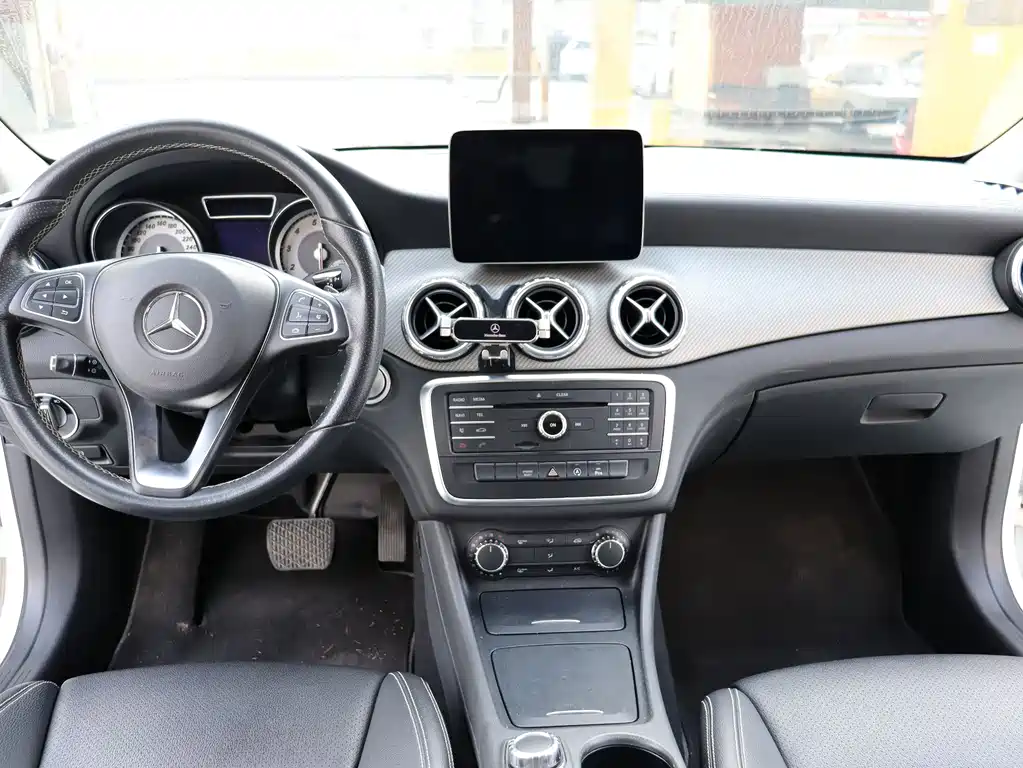 Mercedes-Benz GLA 2017 — фото 13