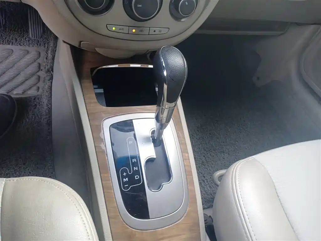 Buick Excelle 2015 — фото 14