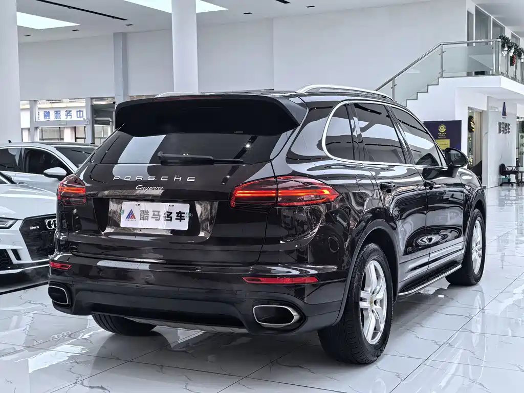 Porsche Cayenne 2017 — фото 15