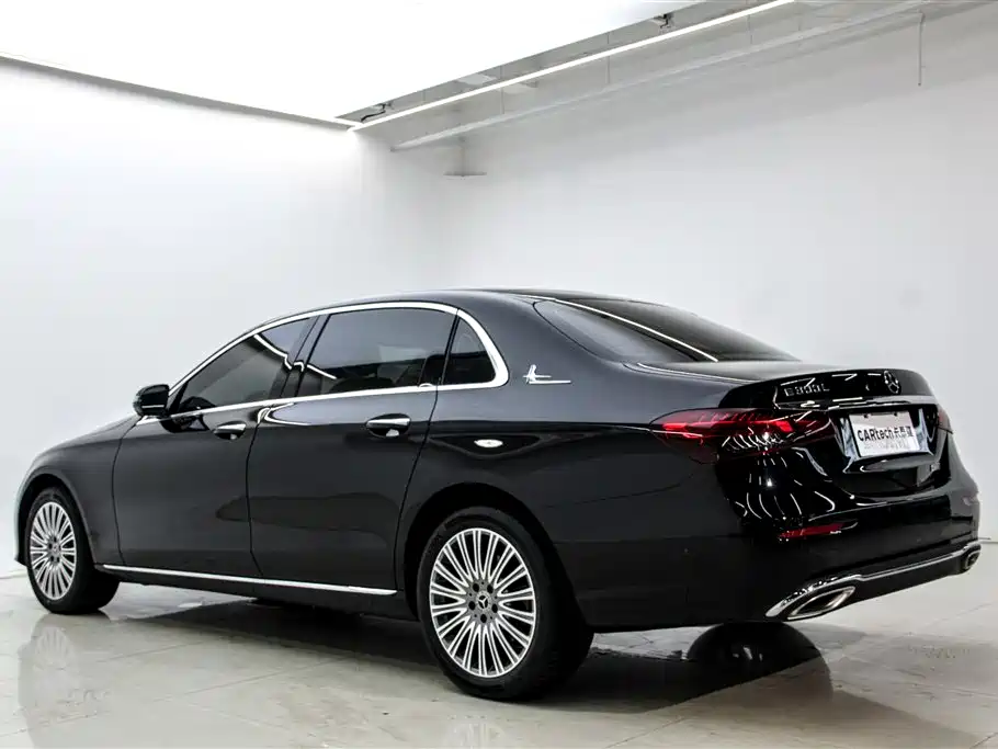 Mercedes-Benz E-Class 2023 — фото 8