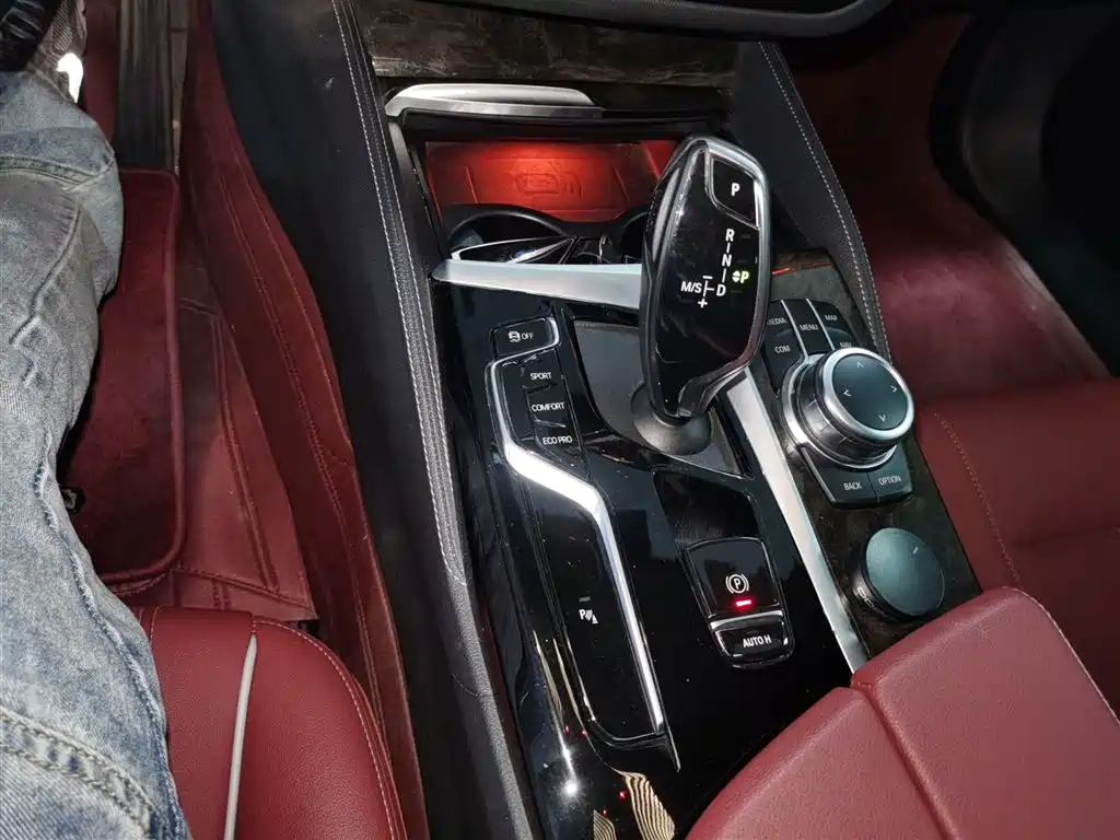 BMW 5 Series 2022 — фото 10