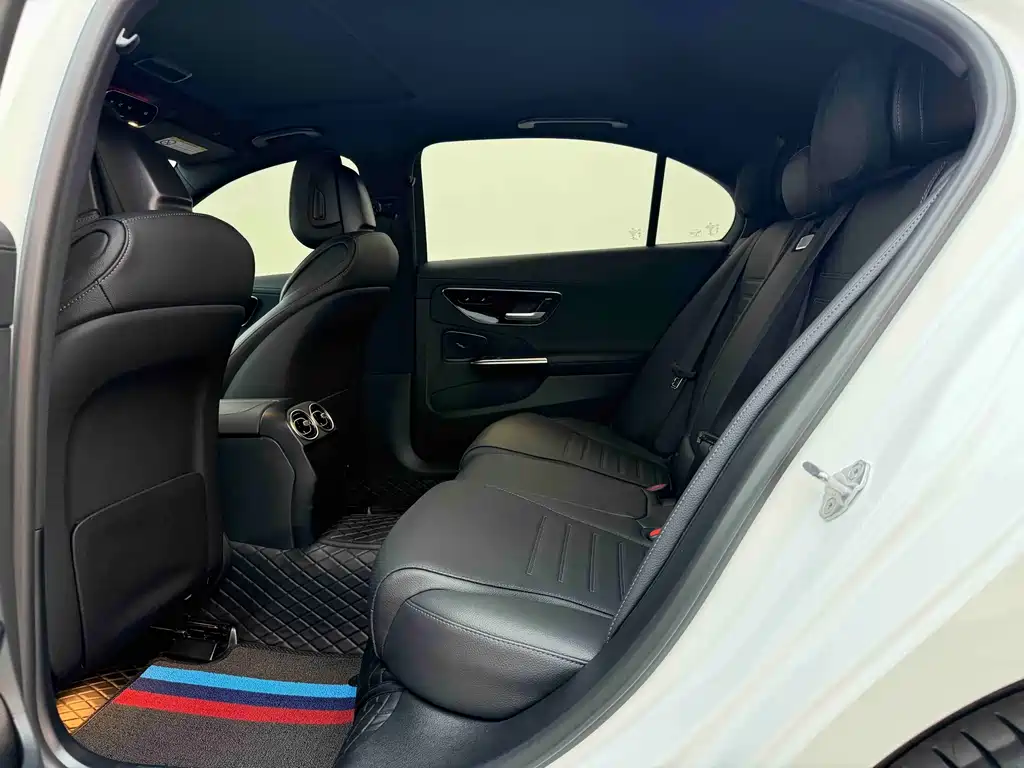 Mercedes-Benz C-Class 2023 — фото 18