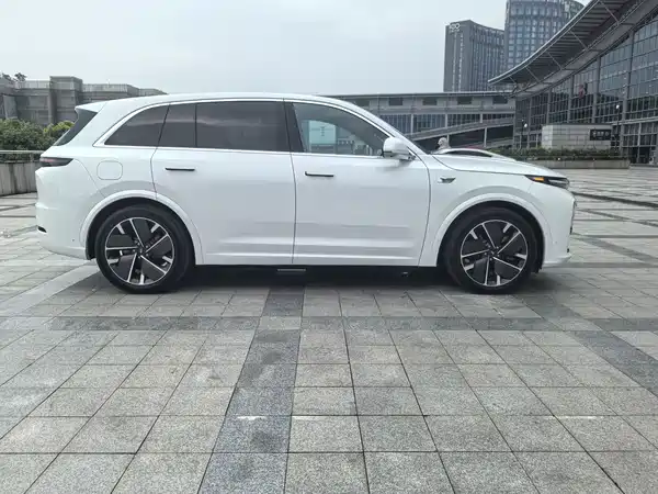 Li Auto L7 2025