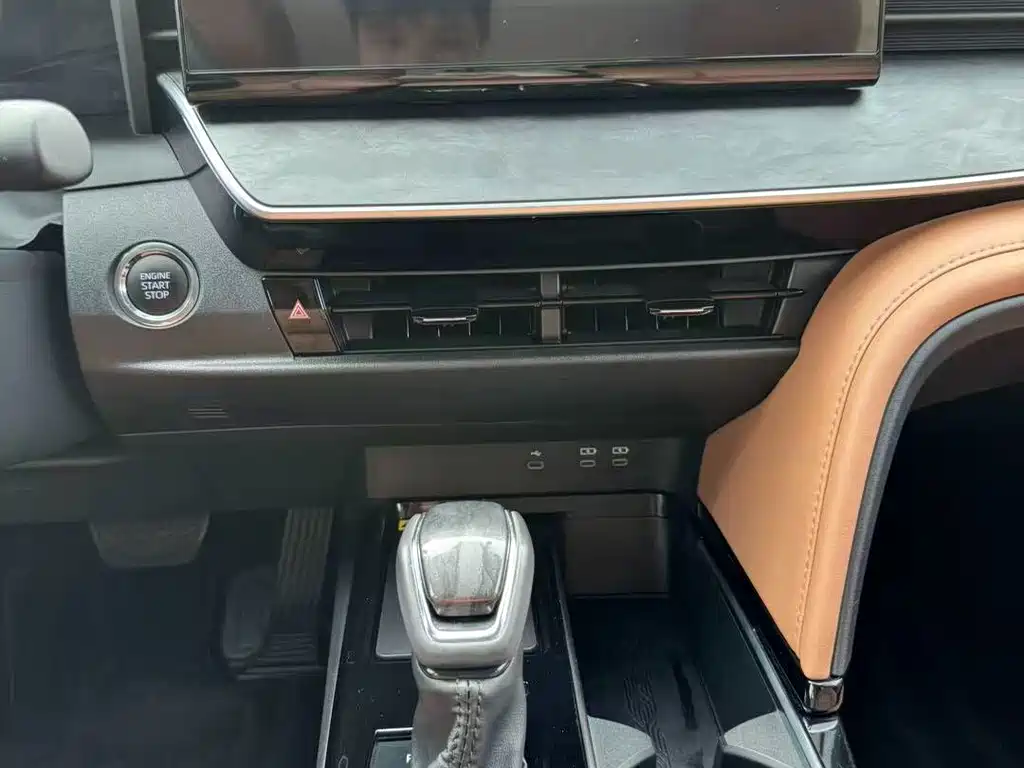 Toyota Camry 2024 — фото 17