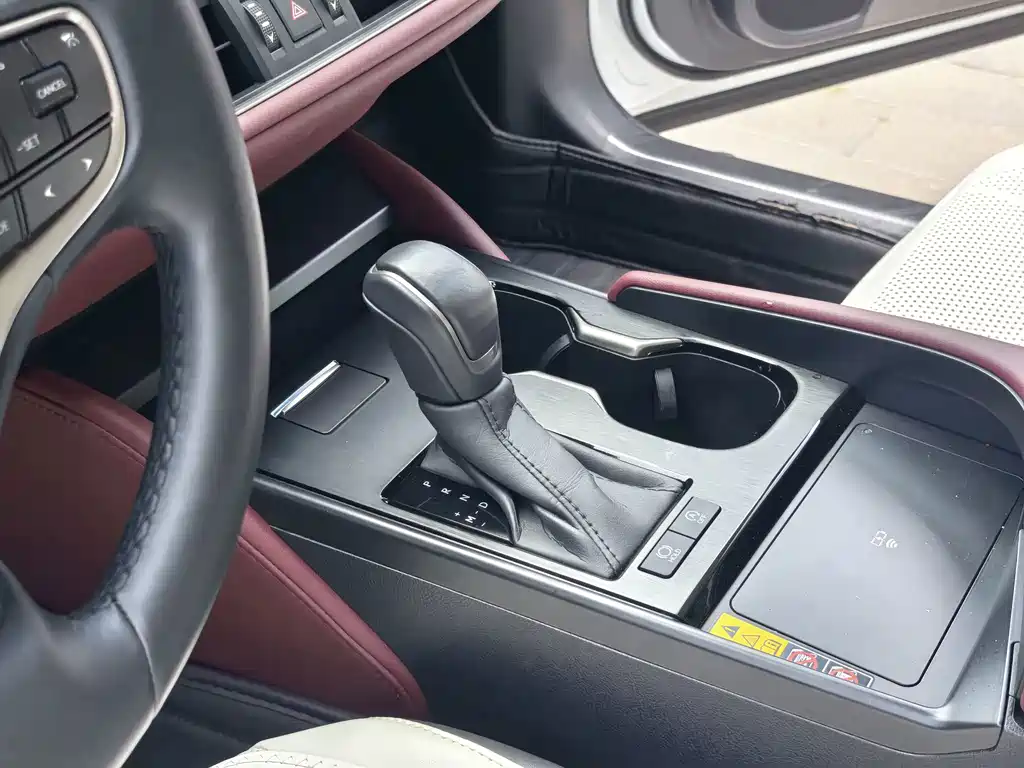 Lexus ES 2025 — фото 18