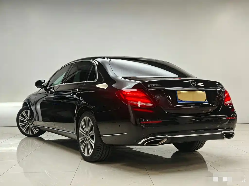 Mercedes-Benz E-Class 2017 — фото 19