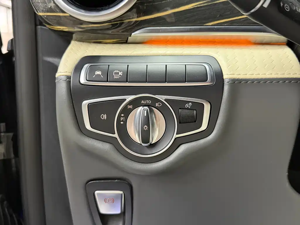 Mercedes-Benz V-Class 2020 — фото 20