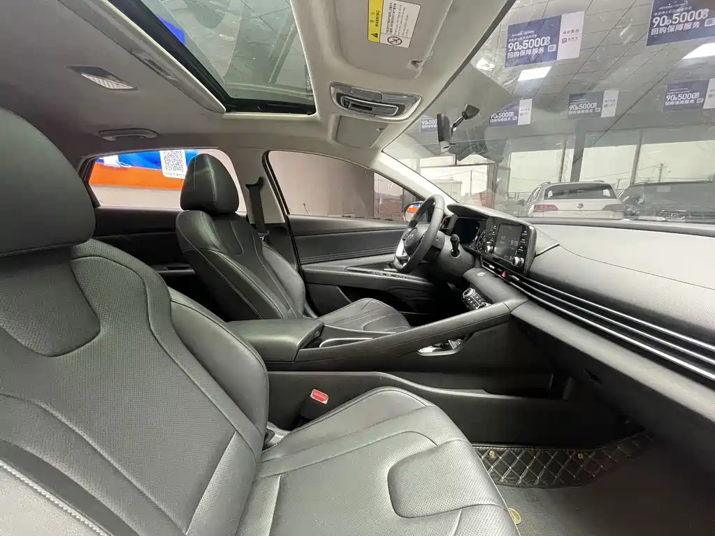 Hyundai Elantra 2023 — фото 16