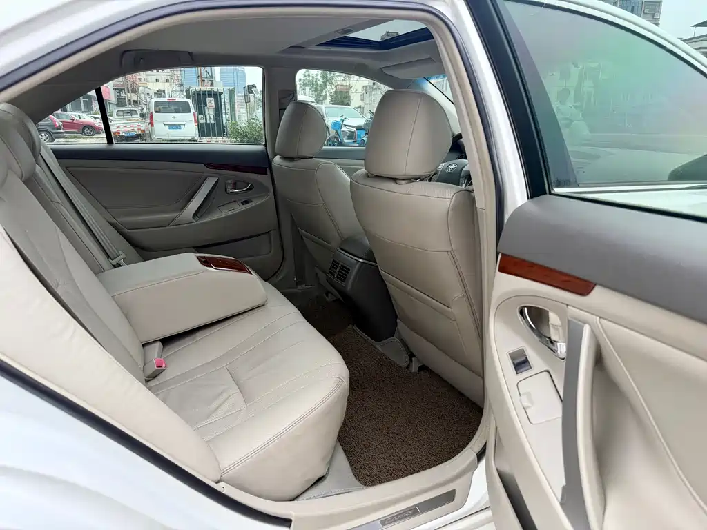 Toyota Camry 2014 — фото 14