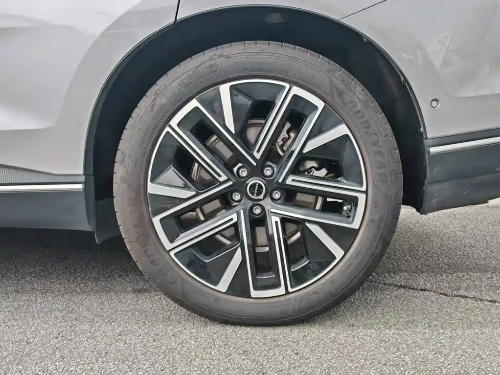 Volvo XC70 Plug-In Hybrid 2025 — фото 6