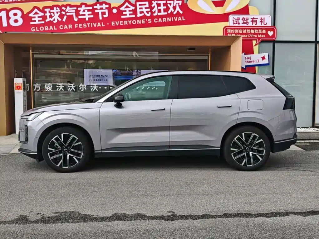 Volvo XC70 Plug-In Hybrid 2025 — фото 5