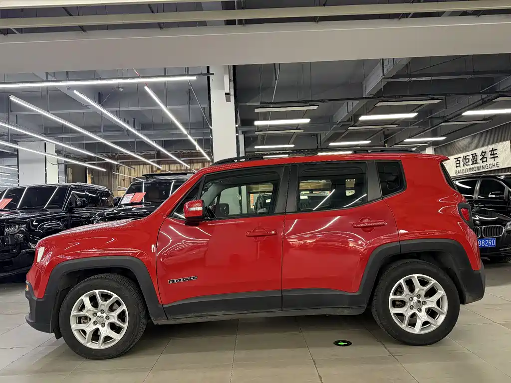 Jeep Renegade 2017 — фото 3