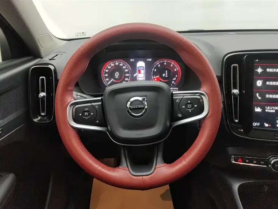 Volvo XC40 2021 — фото 15
