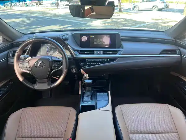 Lexus ES 2018