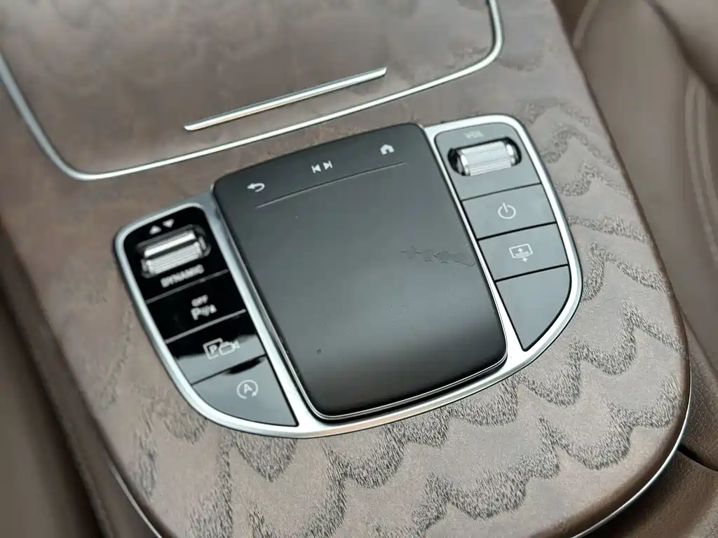 Mercedes-Benz E-Class 2022 — фото 11
