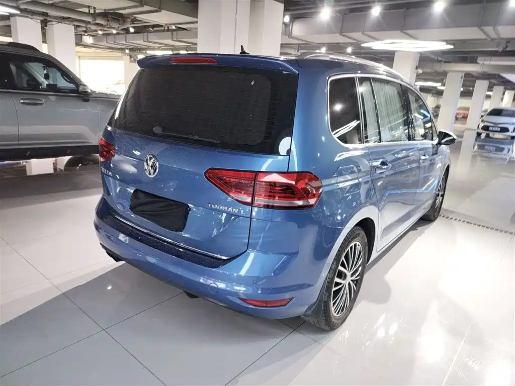 Volkswagen Touran 2017 — фото 8