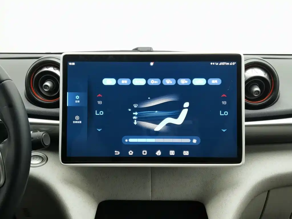 BYD Dolphin 2022 — фото 12