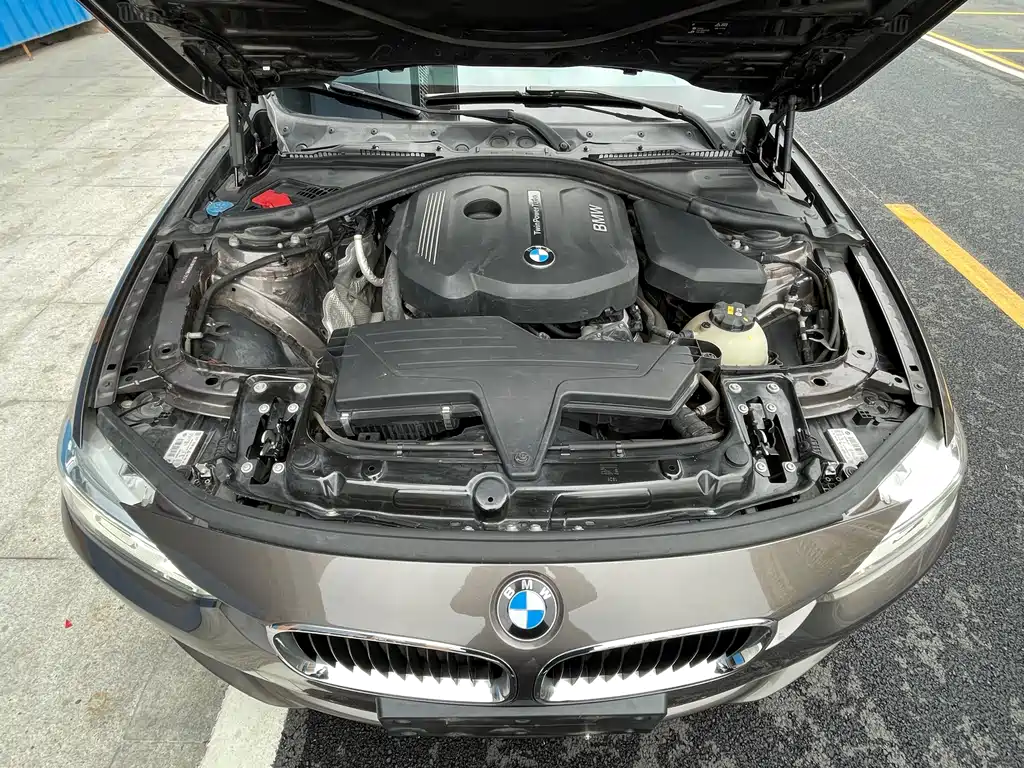 BMW 3 Series 2017 — фото 17