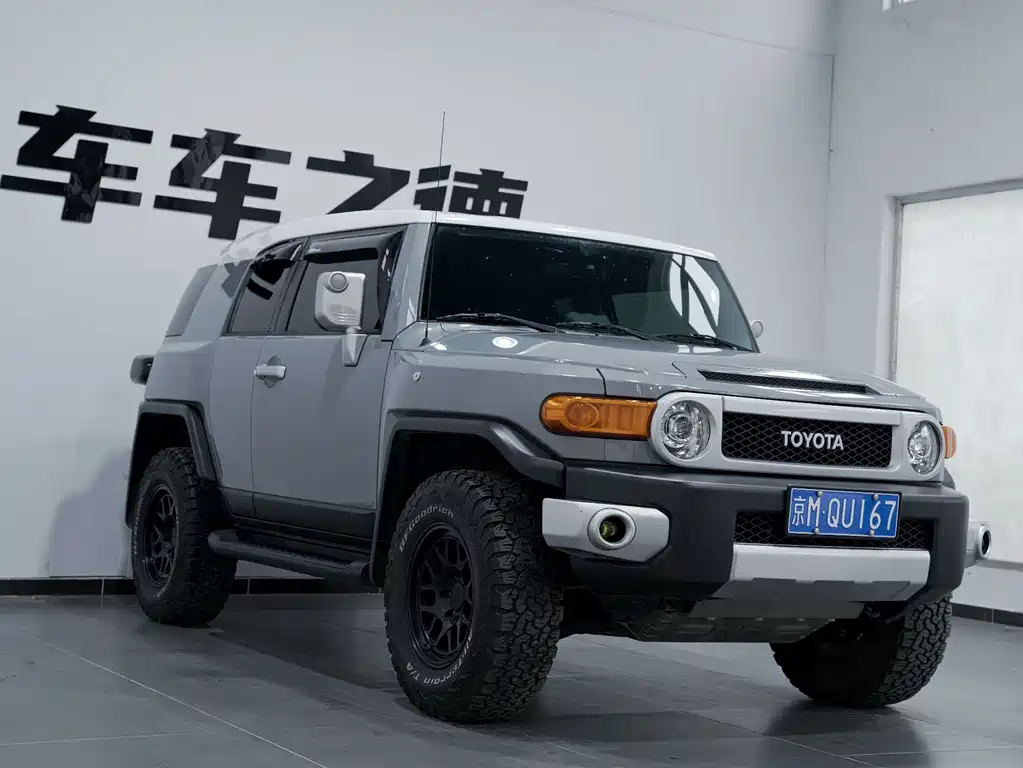 Toyota FJ Cruiser 2024 — фото 2