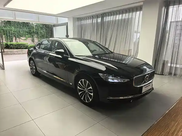 Volvo S90 2025