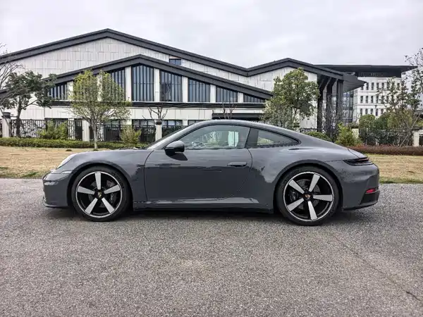 Porsche 911 2025
