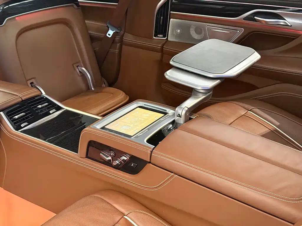 BMW 7 Series 2017 — фото 11