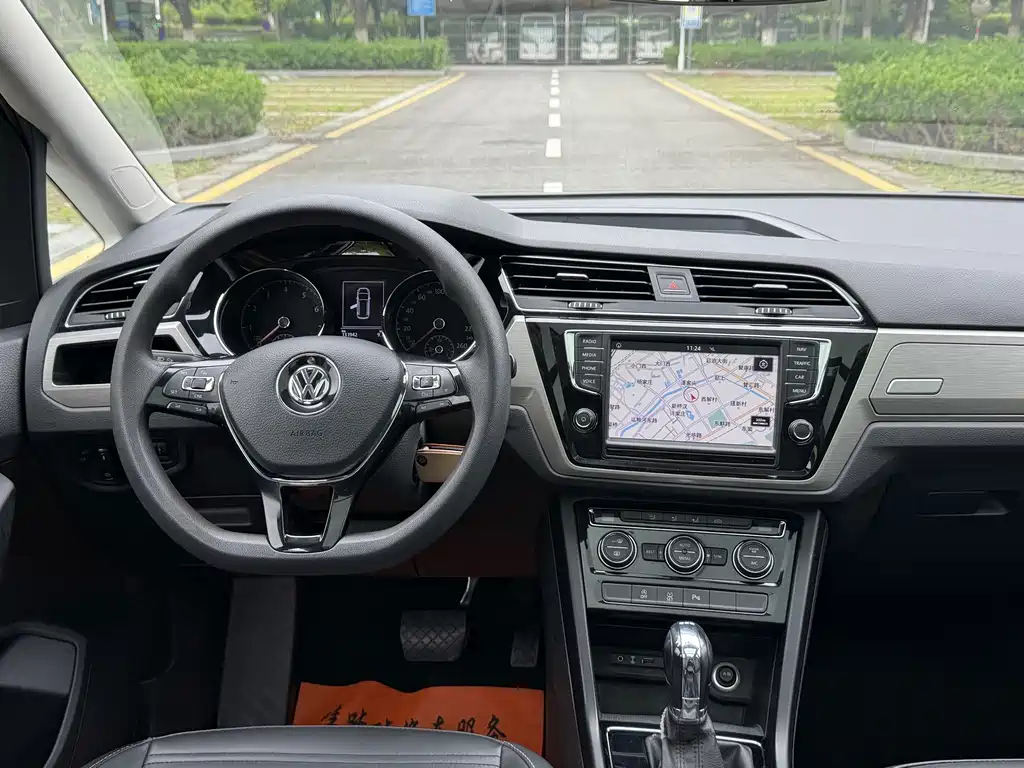 Volkswagen Touran 2019 — фото 12