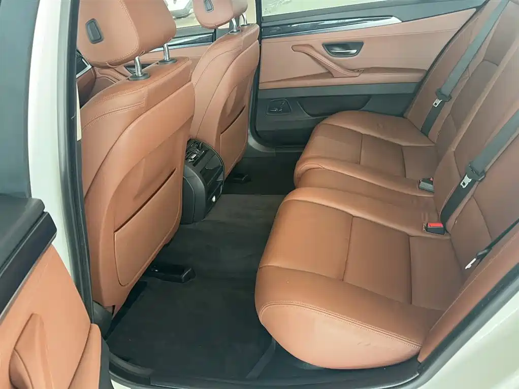 BMW 5 Series 2016 — фото 15